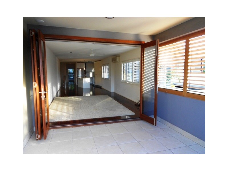 2/4 Acanthus Avenue, Burleigh Waters QLD 4220