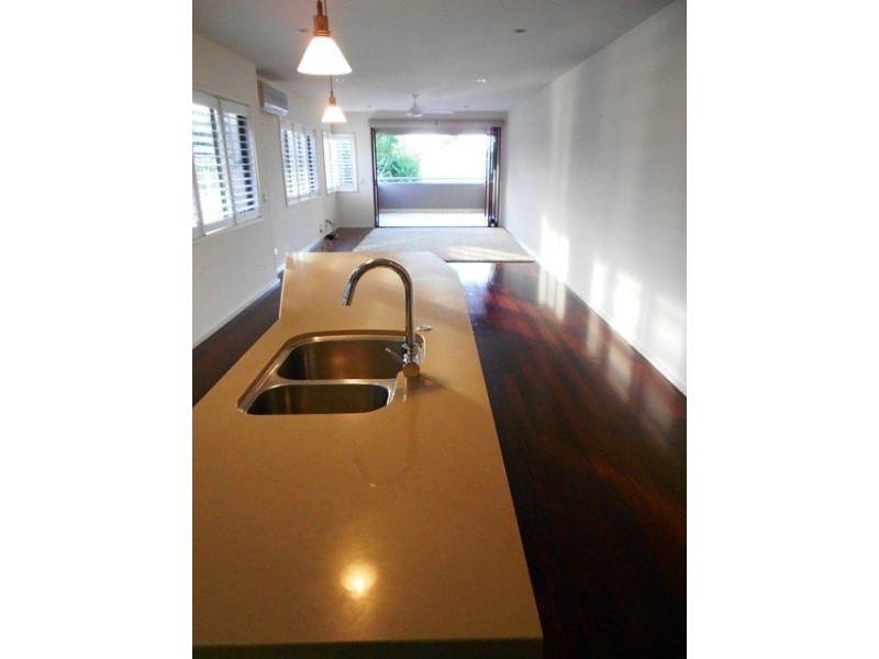 2/4 Acanthus Avenue, Burleigh Waters QLD 4220