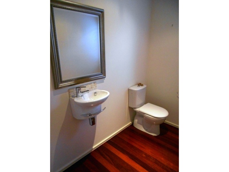 2/4 Acanthus Avenue, Burleigh Waters QLD 4220