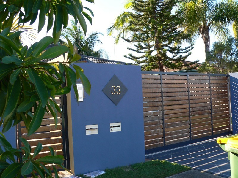 2/33 Albion Avenue, Miami QLD 4220