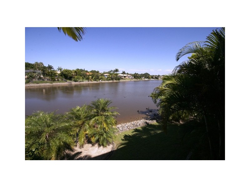 3/4 Lowood Crt, Varsity Lakes QLD 4227