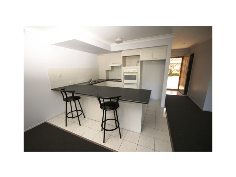 3/4 Lowood Crt, Varsity Lakes QLD 4227
