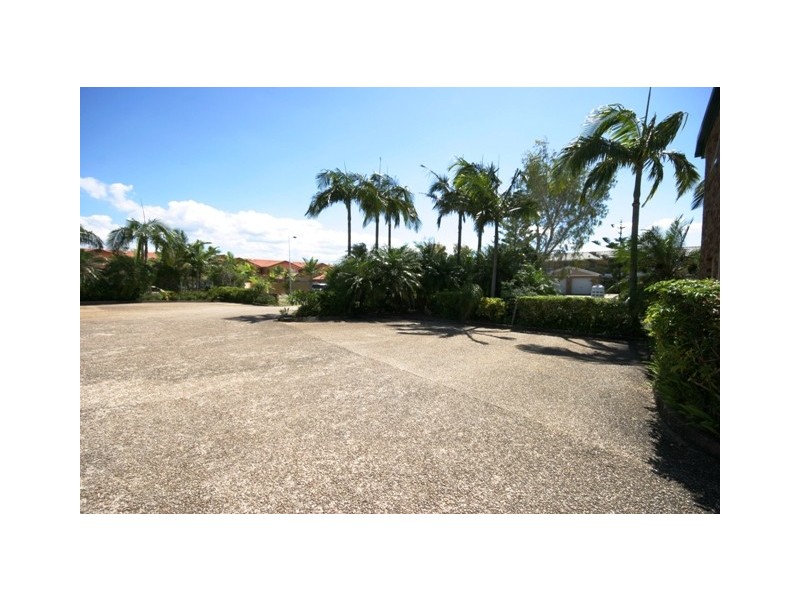 3/4 Lowood Crt, Varsity Lakes QLD 4227