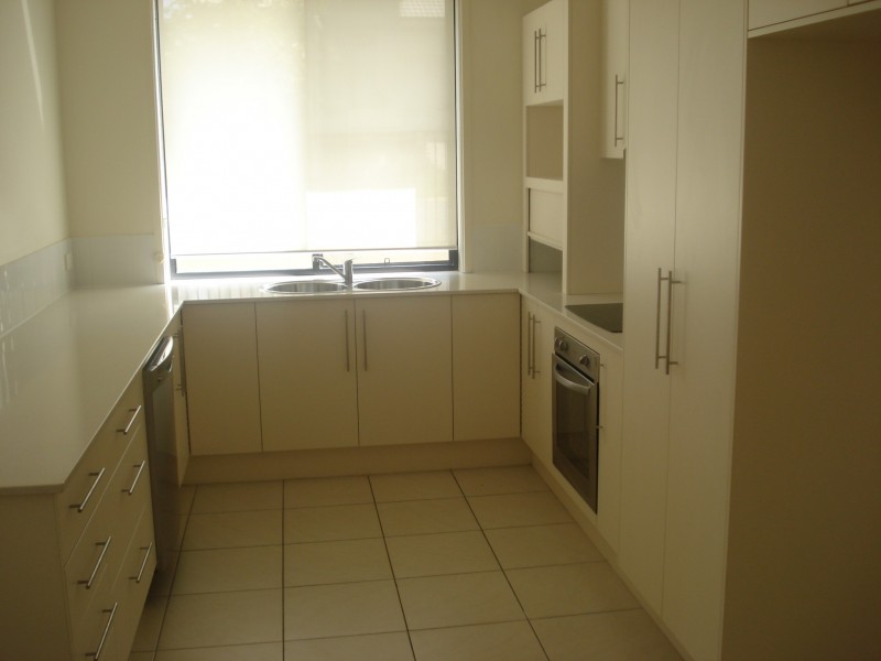 1/5 Castello Crt, Varsity Lakes QLD 4227