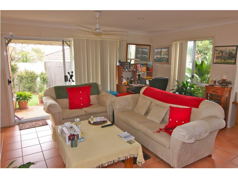 6 Bella Donna Place, Robina QLD 4226