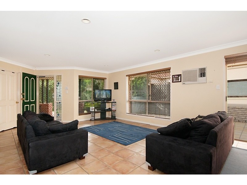 27 Merrilaine Circuit, Merrimac QLD 4226