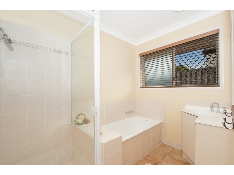 27 Merrilaine Circuit, Merrimac QLD 4226