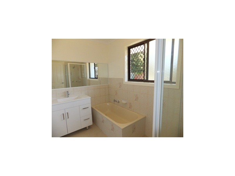 138 Markeri Street, Mermaid Waters QLD 4218