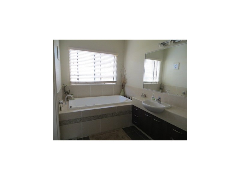 16 Molonglo Close, Reedy Creek QLD 4227