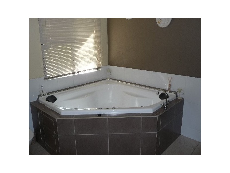 Glass House Mountains QLD 4518