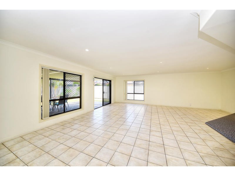 6 Tropicana Circuit, Burleigh Waters QLD 4220