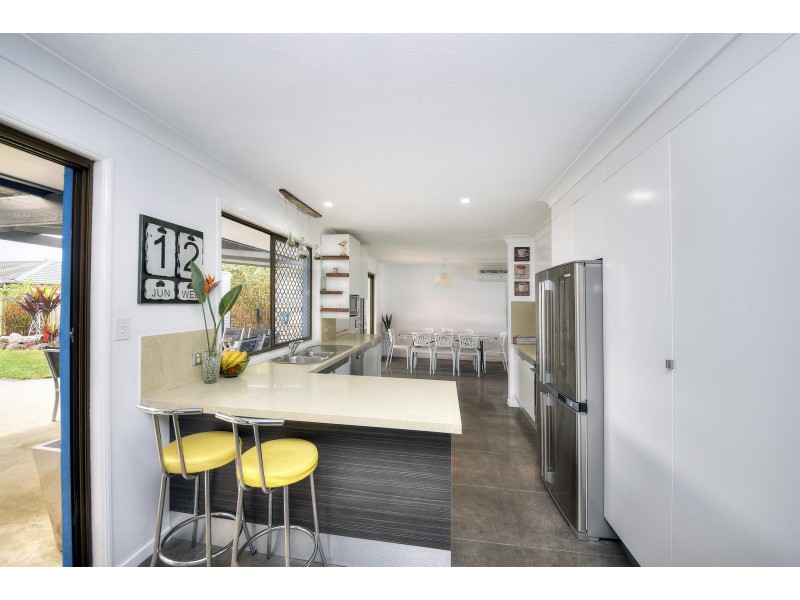9 Maple Court, Burleigh Waters QLD 4220