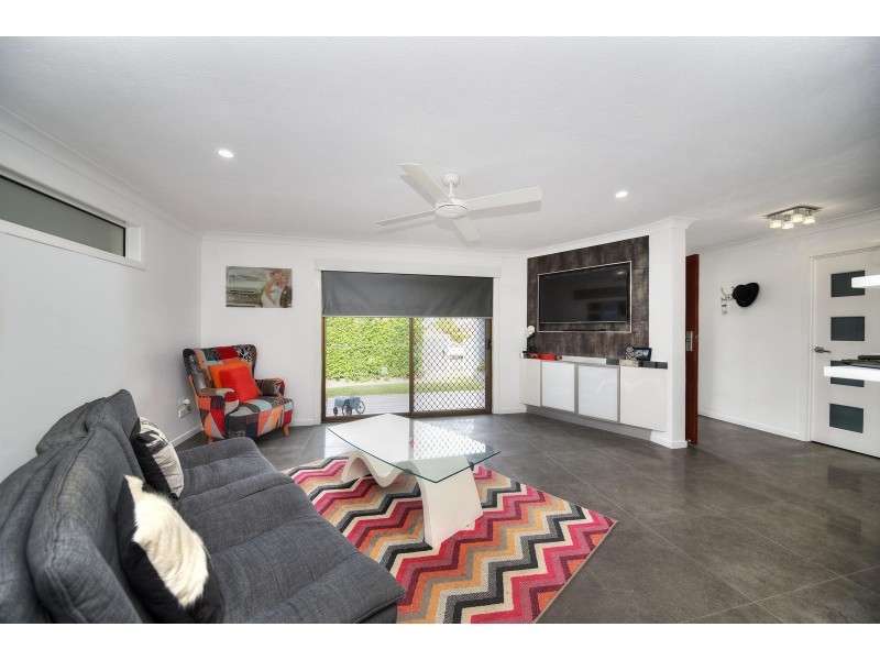 9 Maple Court, Burleigh Waters QLD 4220