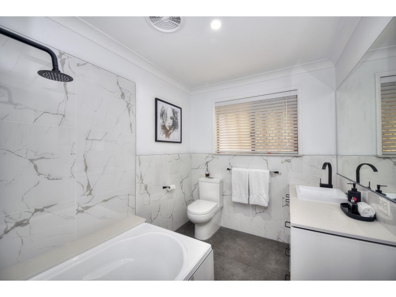 9 Maple Court, Burleigh Waters QLD 4220