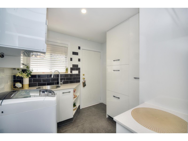 9 Maple Court, Burleigh Waters QLD 4220