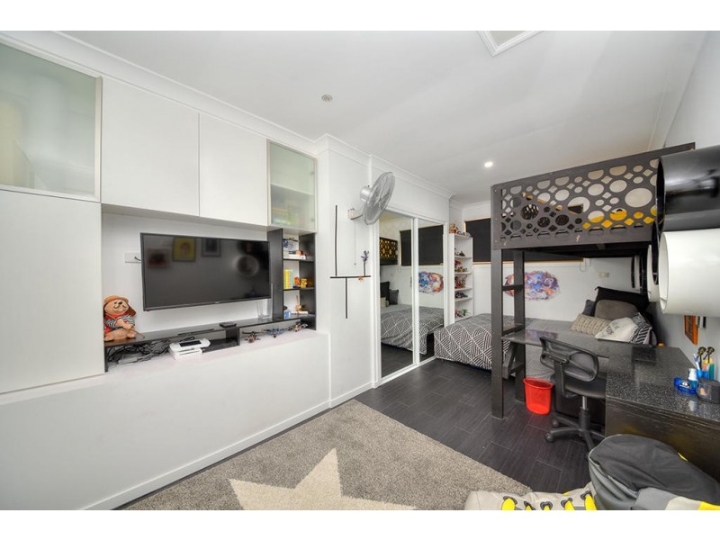 9 Maple Court, Burleigh Waters QLD 4220