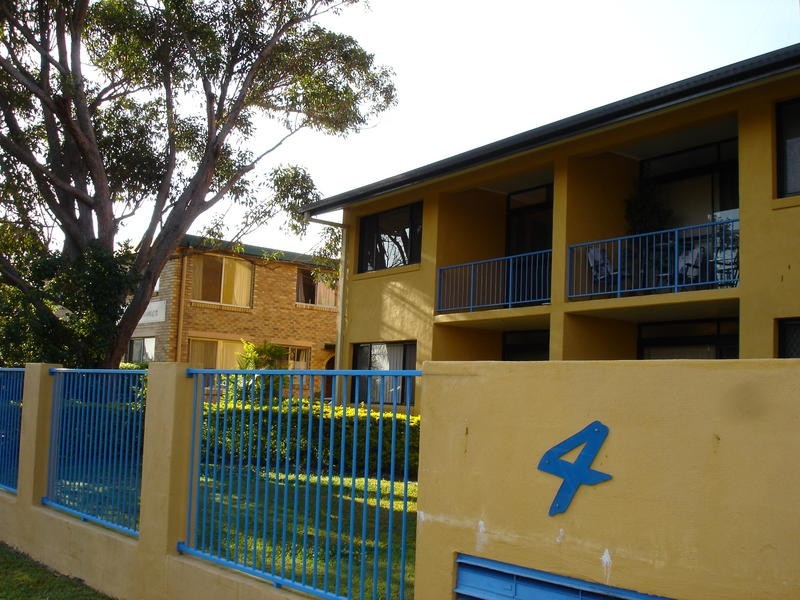 / 4 Oceanic Drive, Mermaid Waters QLD 4218