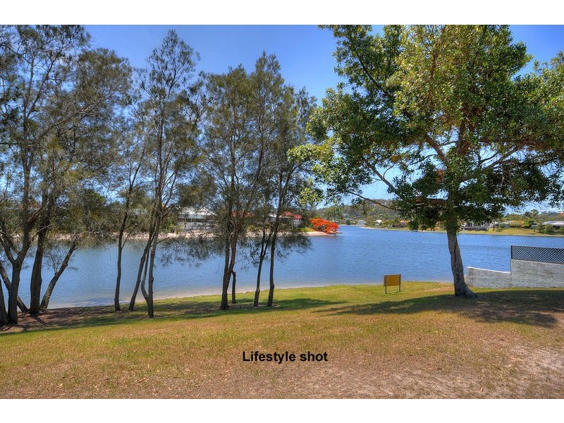 10 Gardendale Crescent, Burleigh Waters QLD 4220