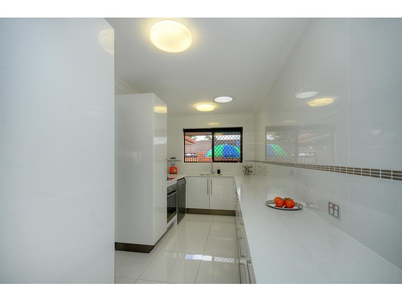 8 / 4 Redleaf Court, Burleigh Waters QLD 4220