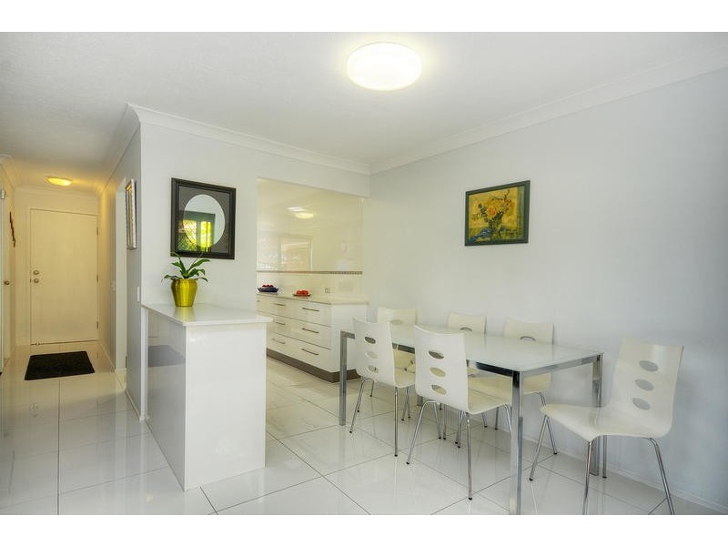 8 / 4 Redleaf Court, Burleigh Waters QLD 4220