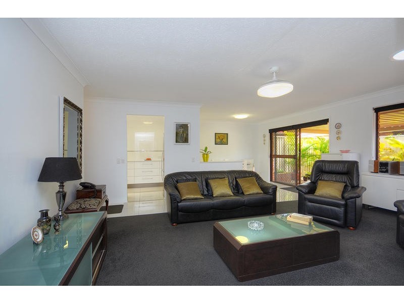 8 / 4 Redleaf Court, Burleigh Waters QLD 4220