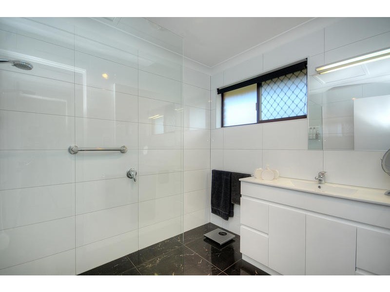 8 / 4 Redleaf Court, Burleigh Waters QLD 4220