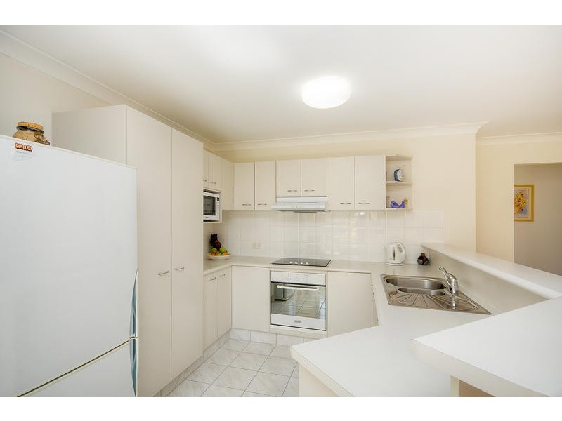 2 / 9 Valmai Court, Burleigh Waters QLD 4220