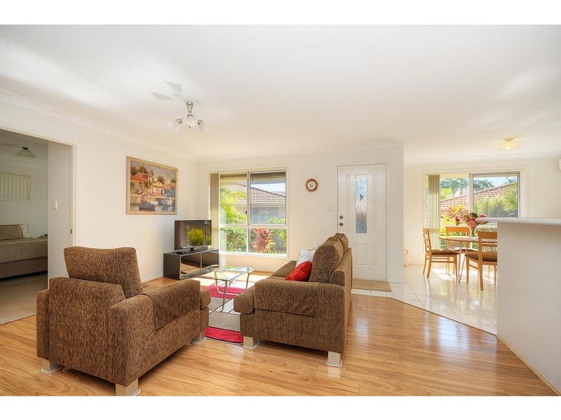 2 / 9 Valmai Court, Burleigh Waters QLD 4220