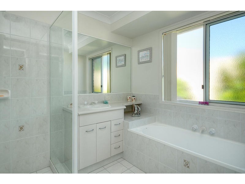 2 / 9 Valmai Court, Burleigh Waters QLD 4220