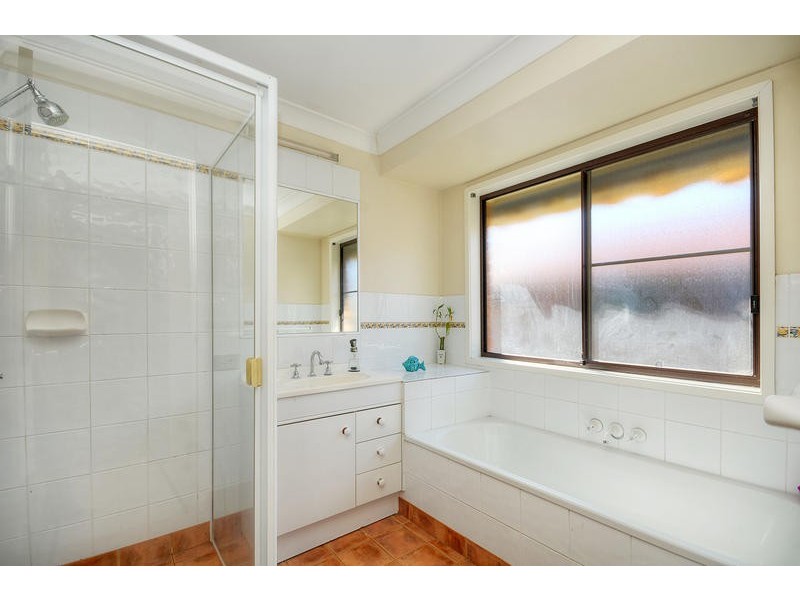 4 Maple Court, Burleigh Waters QLD 4220