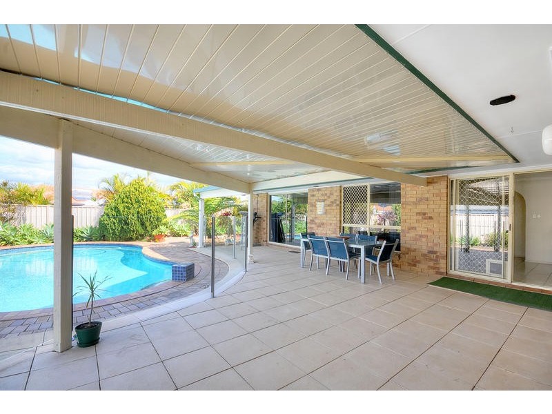 6 Maple Court, Burleigh Waters QLD 4220