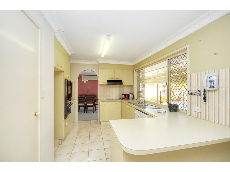 6 Maple Court, Burleigh Waters QLD 4220