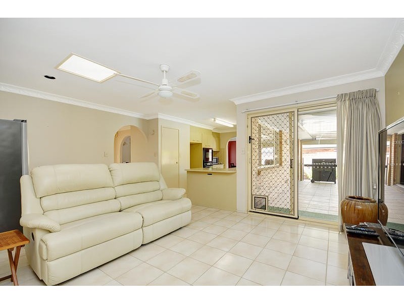 6 Maple Court, Burleigh Waters QLD 4220