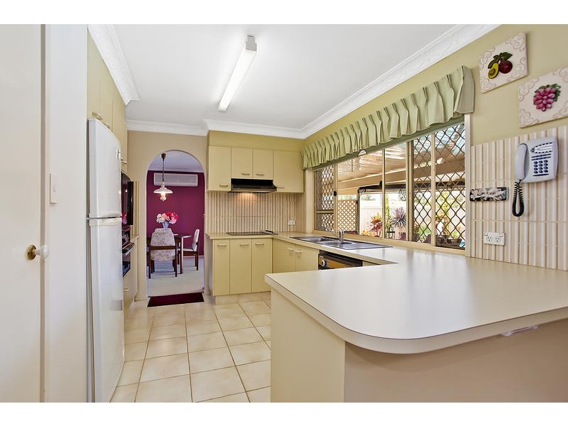 6 Maple Court, Burleigh Waters QLD 4220