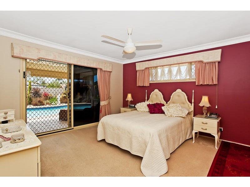 6 Maple Court, Burleigh Waters QLD 4220