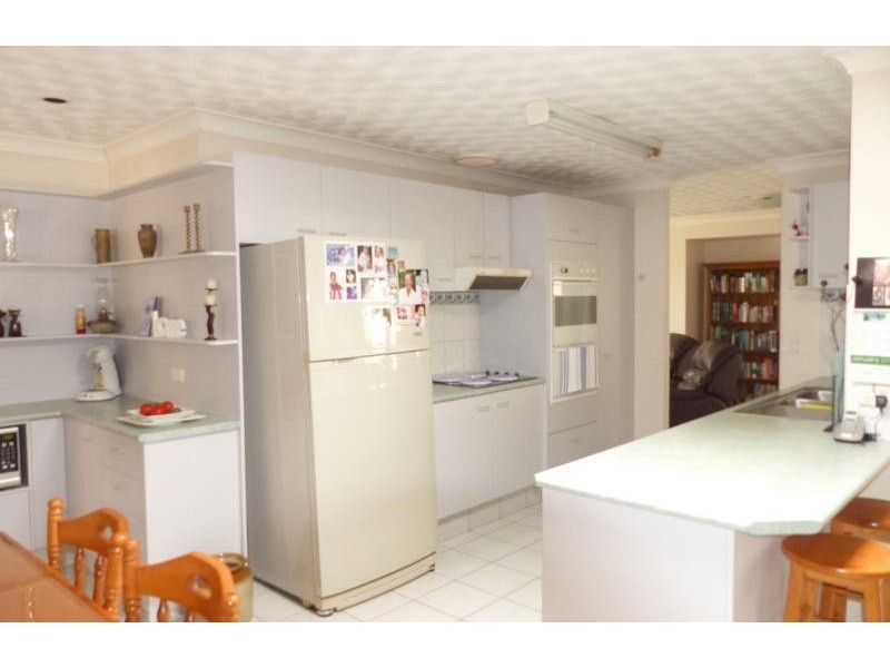 8 Silkyoak Court, Burleigh Waters QLD 4220