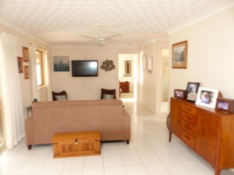 8 Silkyoak Court, Burleigh Waters QLD 4220