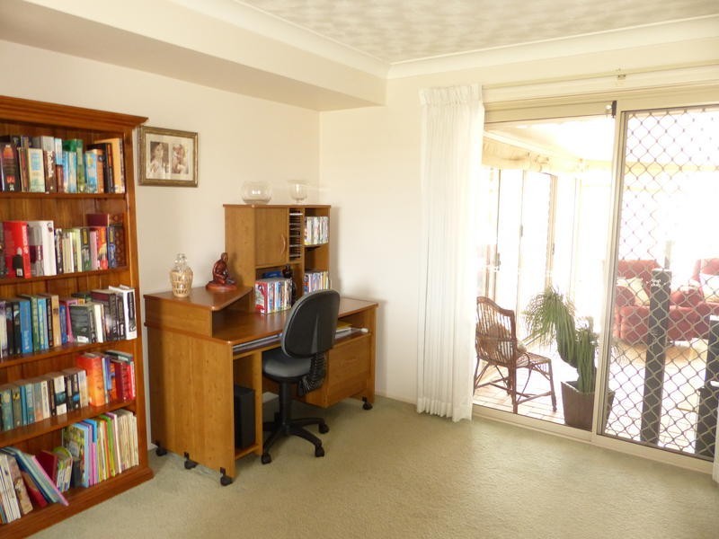 8 Silkyoak Court, Burleigh Waters QLD 4220