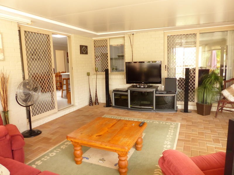 8 Silkyoak Court, Burleigh Waters QLD 4220