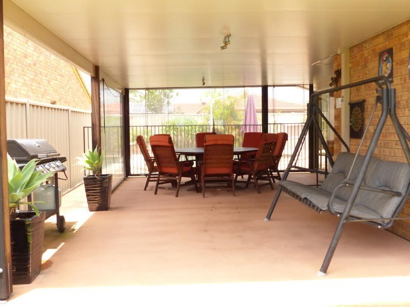 8 Silkyoak Court, Burleigh Waters QLD 4220