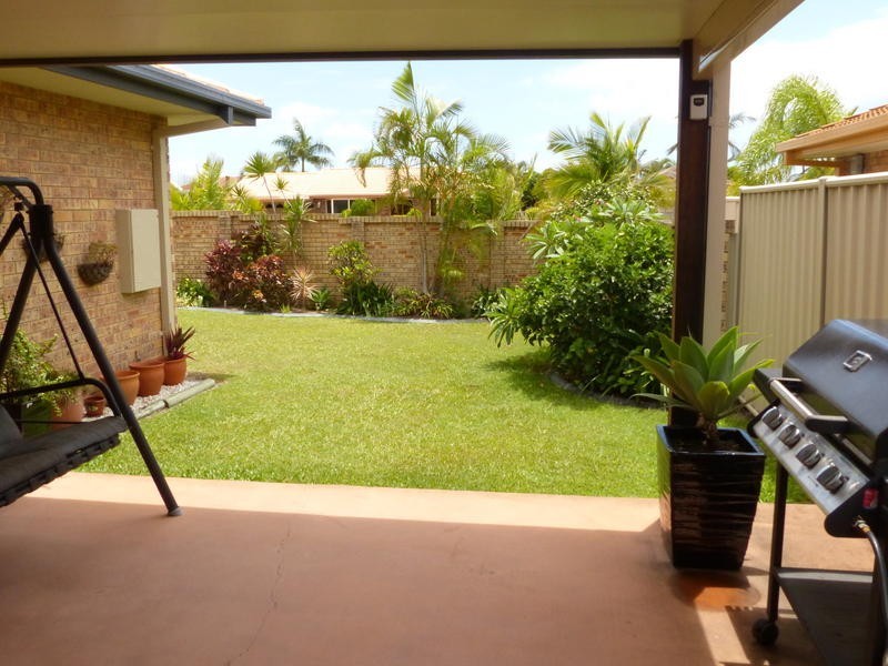 8 Silkyoak Court, Burleigh Waters QLD 4220