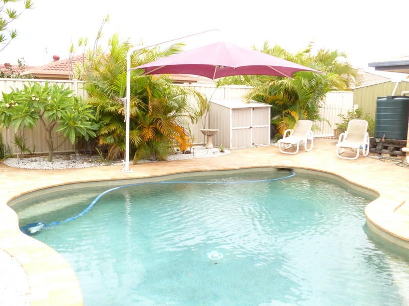 8 Silkyoak Court, Burleigh Waters QLD 4220