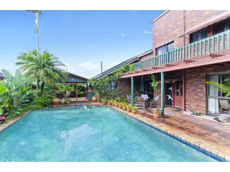 136 Tallebudgera Drive, Palm Beach QLD 4221