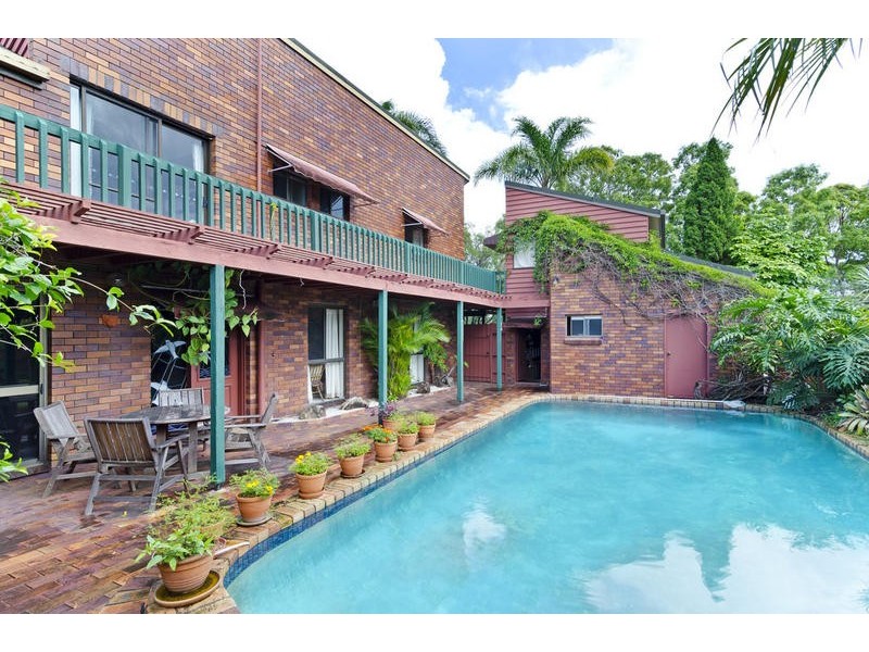 136 Tallebudgera Drive, Palm Beach QLD 4221