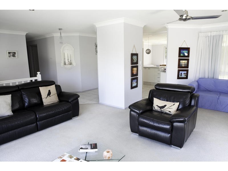 18 Bergamont Street, Elanora QLD 4221