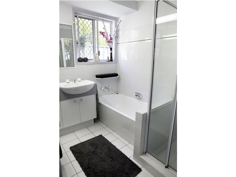 18 Bergamont Street, Elanora QLD 4221