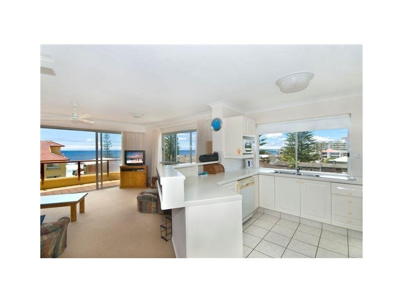 11 / 4 Twenty-Fifth Avenue, Palm Beach QLD 4221