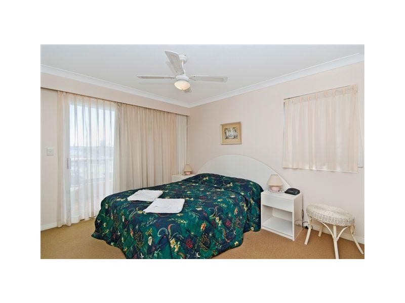 11 / 4 Twenty-Fifth Avenue, Palm Beach QLD 4221