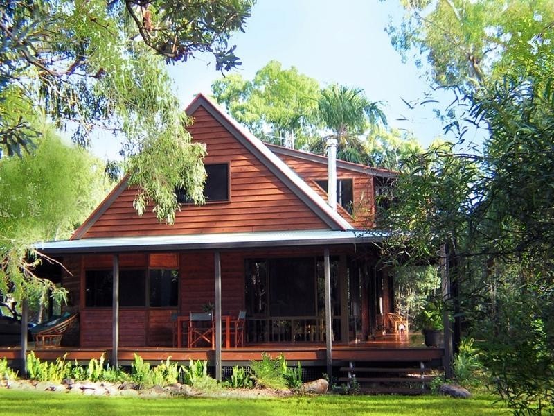 8 Crown Court, Moore Park Beach QLD 4670