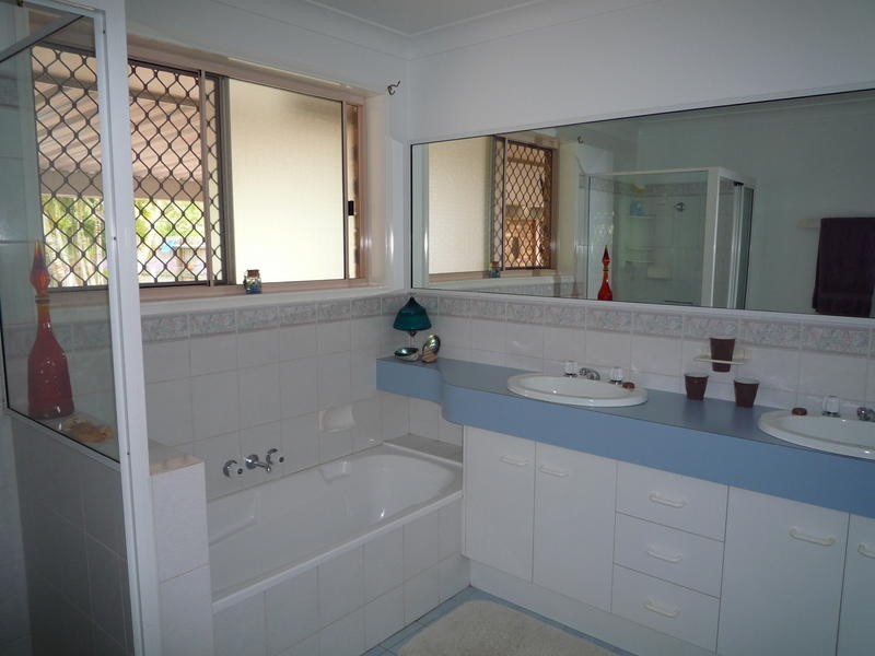 27 Cockatoo Crescent, Gooburrum QLD 4670